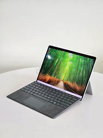 Microsoft Surface Pro 8 - Intel Core i7- 16GB RAM - 512GB SSD - with Keyboard