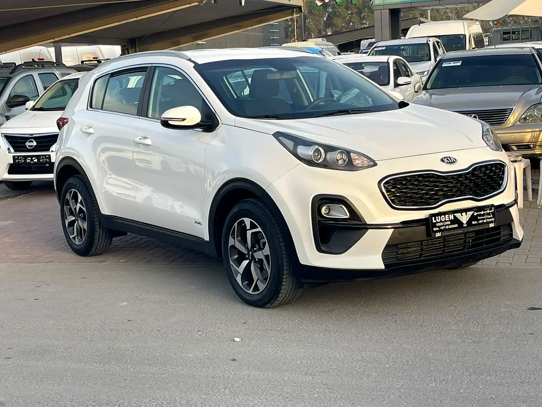 Kia Sportage 2022 — photo 1 of 16