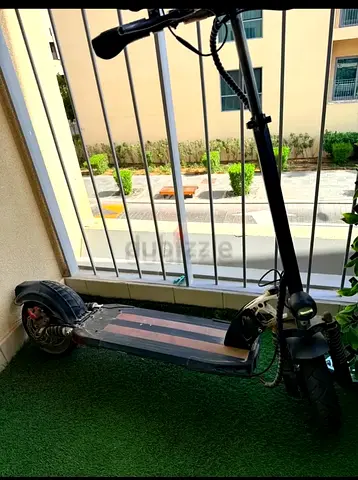 Used electric kick scooter - large deck, front suspension