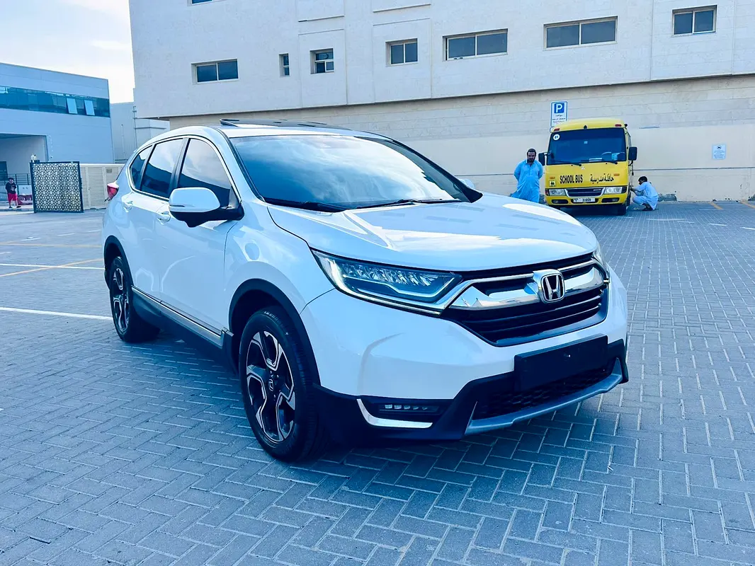 Honda CR-V 2019 — photo 1 of 10