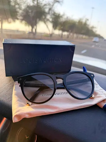 Pre-owned Louis Vuitton Womens Sunglasses with Case — New Condition
