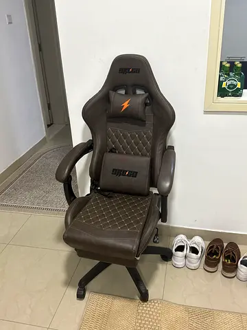 Desk gaming chair