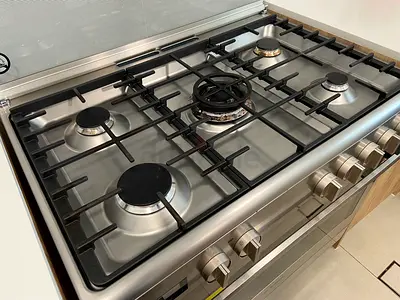 Bosch Stainless Steel 5-Burner Gas Cooker Range in Excellent Condition. Hybrid. Gas stove + electric