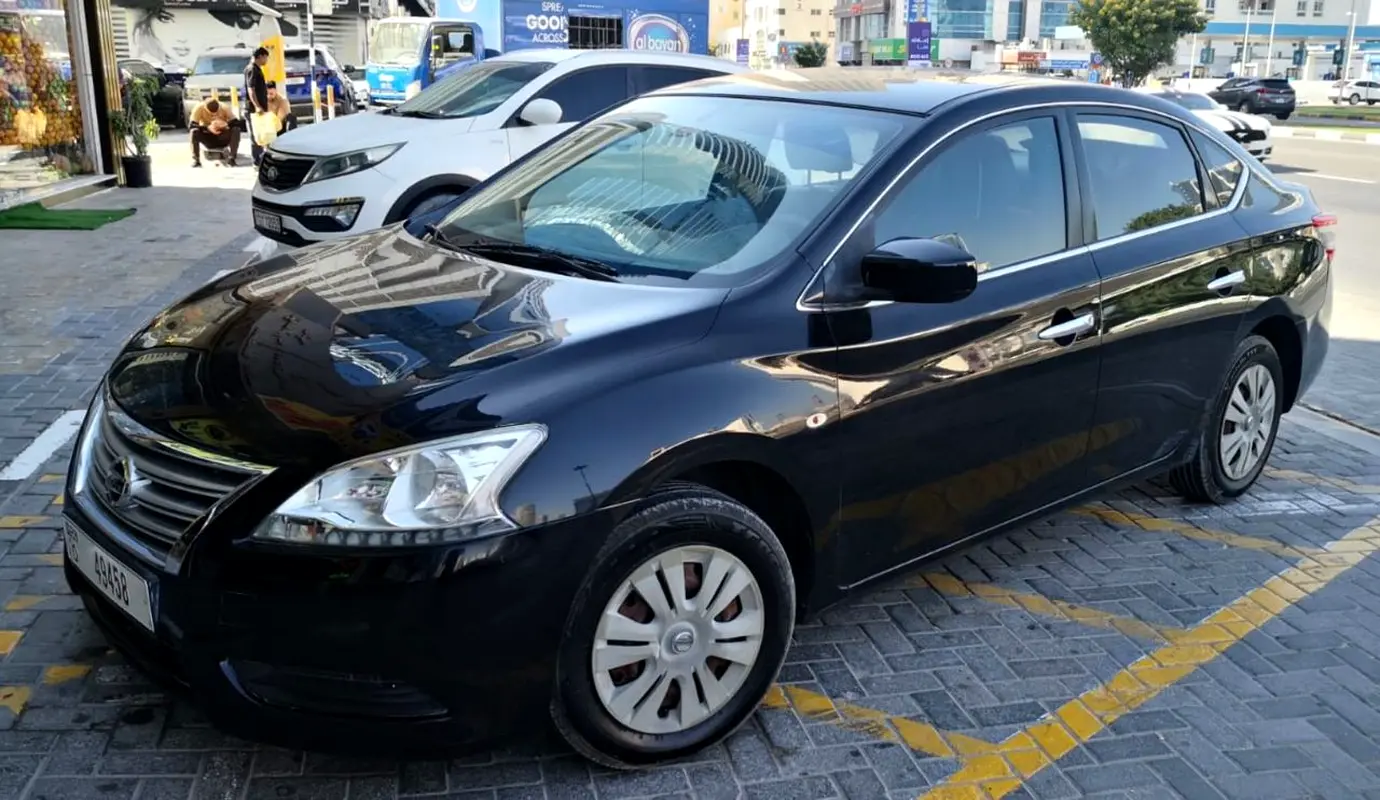 Nissan Sentra 2013 — photo 1 of 5
