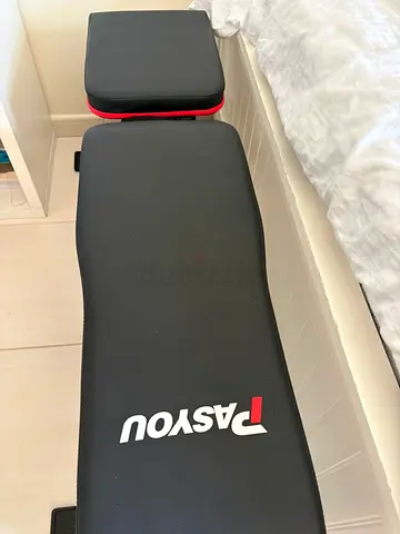 Foldable workout bench