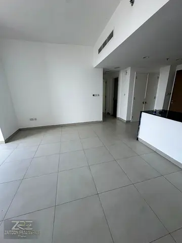 Amazing front row building 2bedroom hall for rent