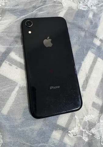 iPhone (black) - good working condition, single rear camera