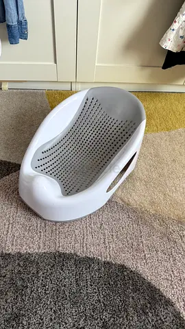 Baby Bath Tub seat with Non‑Slip Insert Good Condition