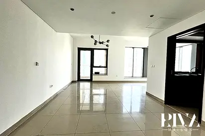 Spacious Unit I Mid floor I Unfurnished | Downtown