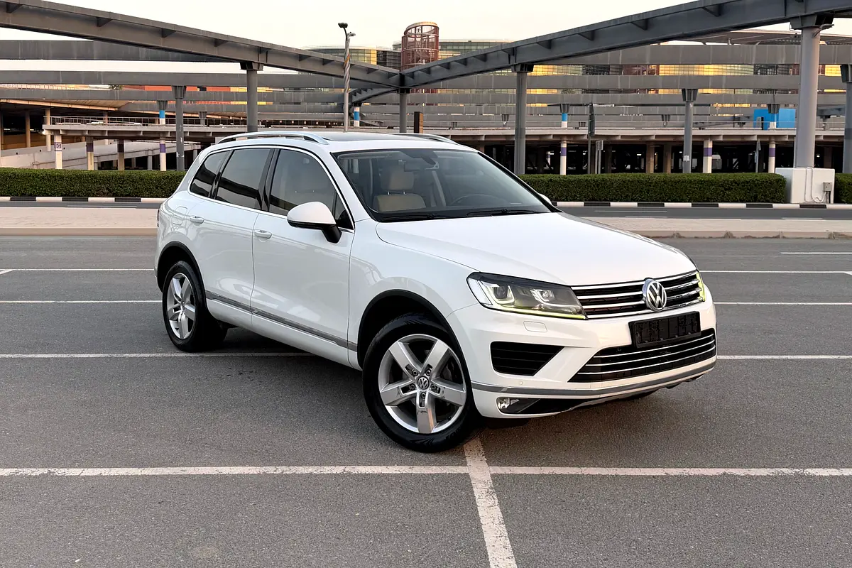 Volkswagen Touareg 2016 — photo 1 of 19