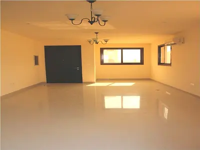 VACANT-MAIDS ROOM- CORNER VILLA- EXTRA PARKING