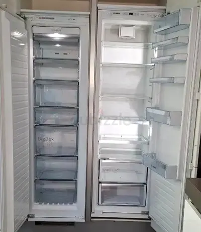Siemens saperetly fridge freezer built in