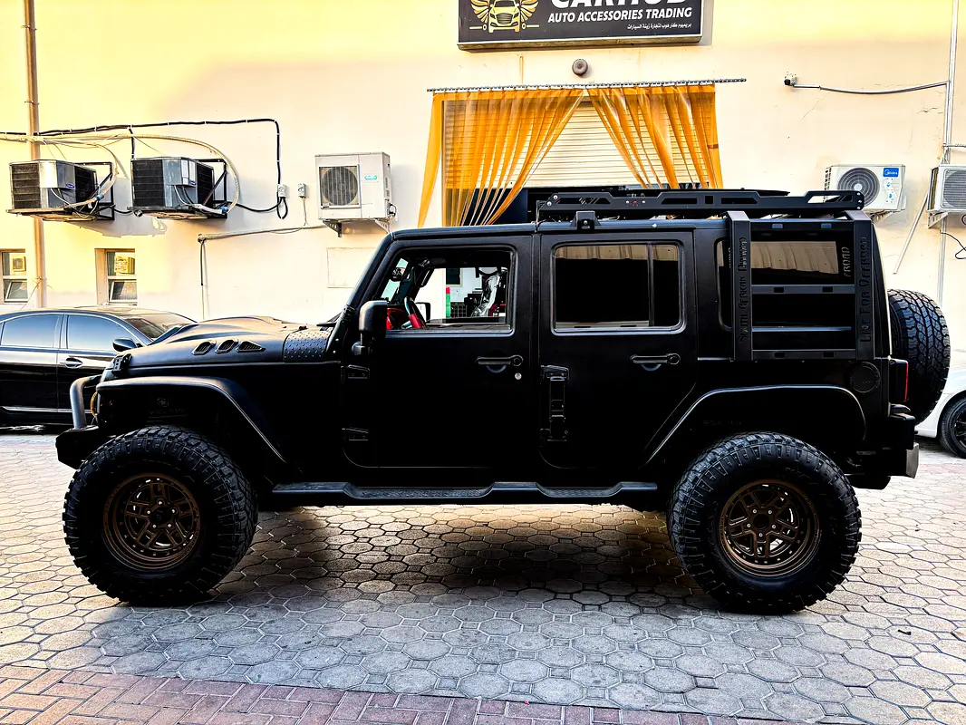 Jeep Wrangler 2012 — photo 1 of 18