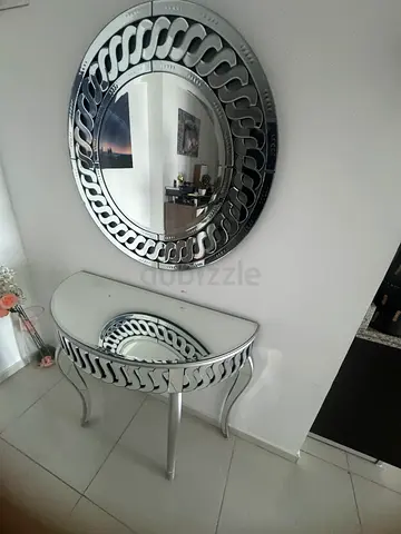 Decorative Round Wall Mirror with Matching Console Table — Mirrored Set