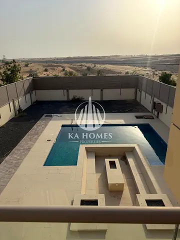 فيلا مستقلة مع مسبح بمساحة واسعة