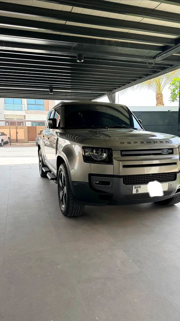 Land Rover Defender 2024 — photo 1 of 4
