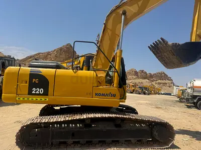 Pc 220 komatsu made in Japan for sale 137000.  2011 model