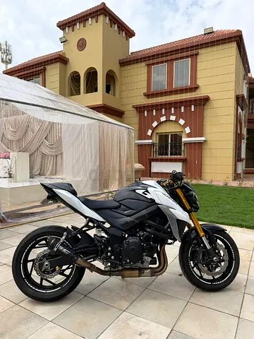 Suzuki GsxS 750cc