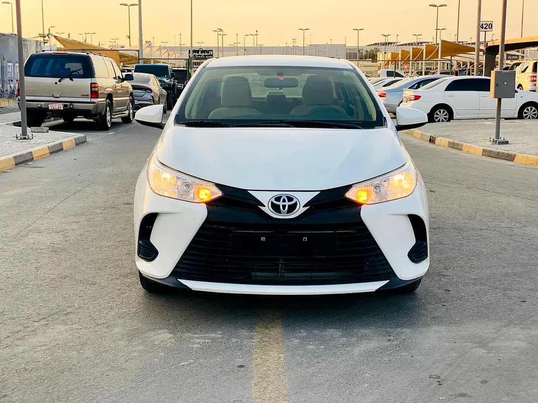 Toyota Yaris 2021 — photo 1 of 10