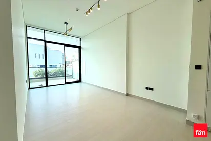 Chiller Free Building Ready To Move spacious area