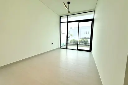 Chiller Free Building Ready To Move spacious area