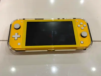 Yellow Nintendo Switch Lite in clear protective case, with 128 GB Sd card - Excellent condition