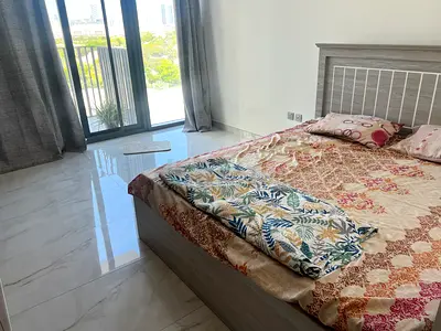 Studio sharing available male bachelor in studio city
