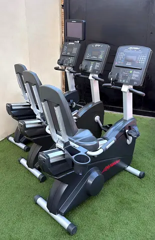 Life Fitness Integrity Club Series Recumbent Bike