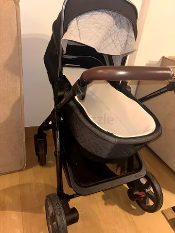 Convertible stroller with bassinet — good condition