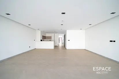 Vacant| Brand New| Colse to Amenities