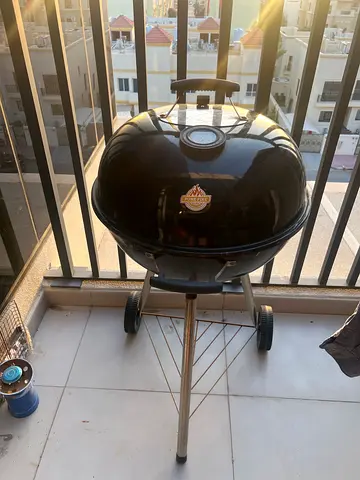 Charcoal Kettle BBQ Grill on Wheels - Good Condition