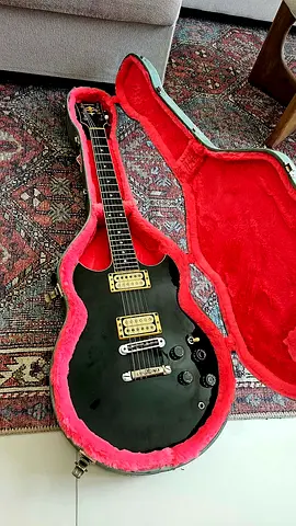 YAMAHA SG-300 ELECTRIC GUITAR