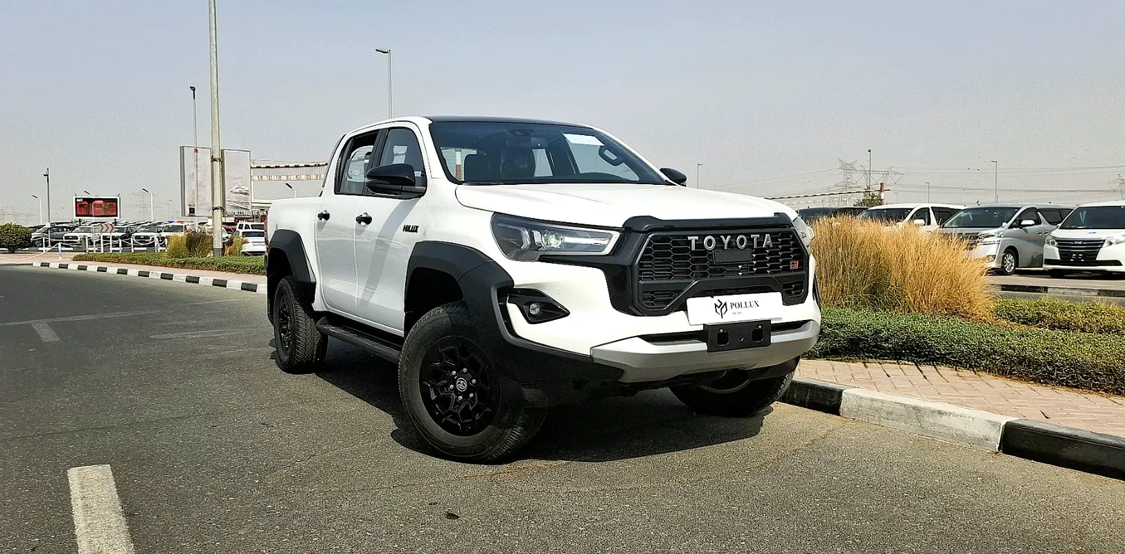 Toyota Hilux 2025 — photo 1 of 20