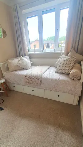 White Daybed with Underbed Drawers — Single/Guest Bed, Good Condition