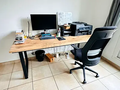 Desk with ergonomic chair