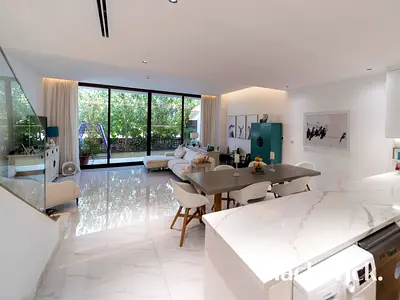 Stylish Townhouse | Spacious Bed | Private Garden