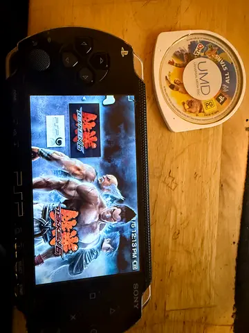 PSP 1000 moded 8gb with UMD game ( Light screen crack)