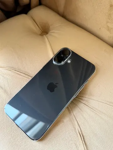 Black IPHONE 16 PLUS 512 gb, 100% battery MINT condition, new case, screen  camera protector added.
