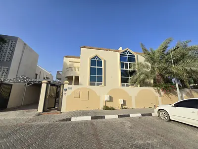 فيلا طابقين \مجلس منفصل \ تأمين شيك\ باركينغ مجانى