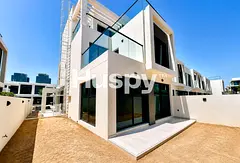 Modern, unfurnished, spacious 5 bed