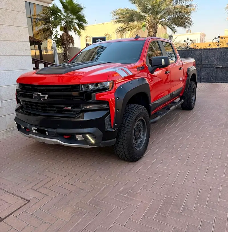 Chevrolet Silverado 2021 — photo 1 of 6