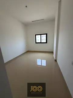 For annual rent in Al Mowaihat 3, near the school complex: Brand-new three-bedroom apartment with a