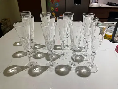 Set of 12 Crystal Champagne Flutes - Excellent Condition (RCR Cristalleria Italiana)