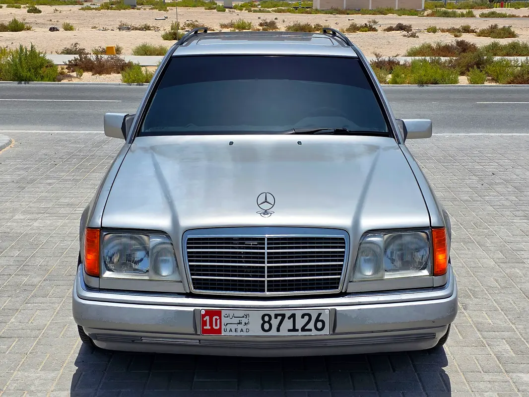 Mercedes-Benz E-Class 1994 — photo 1 of 20