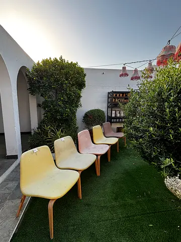 Set of 5 Outdoor Dining Chairs with Wooden Legs - Used