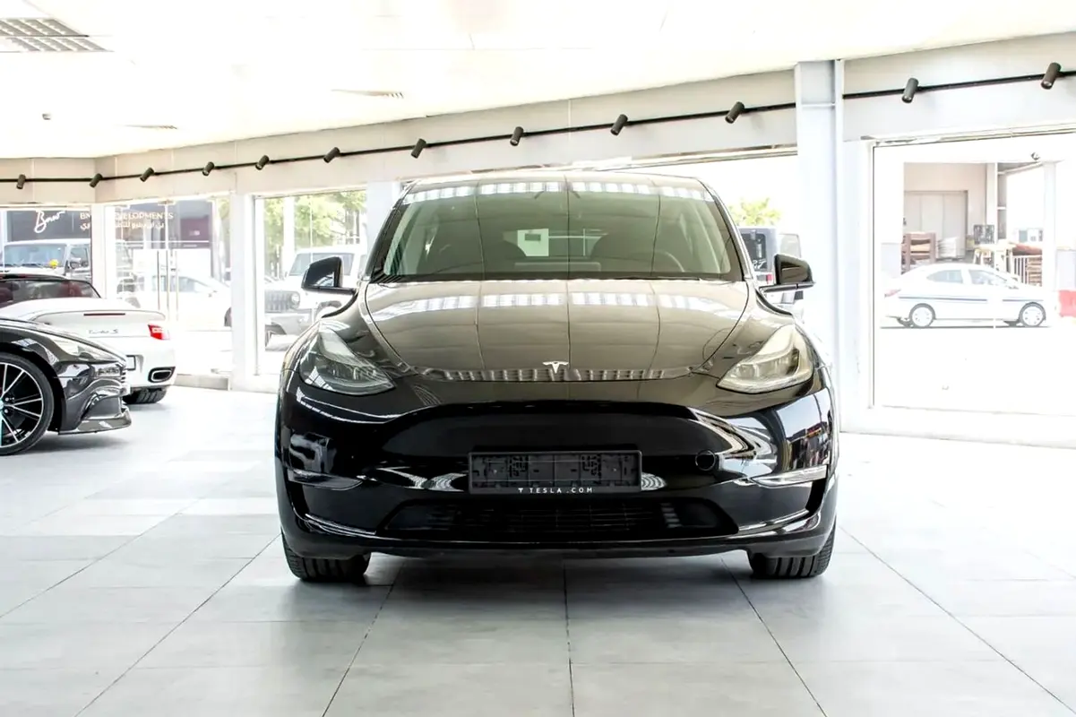 Tesla Model Y 2023 — photo 1 of 20