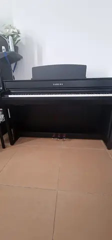 Yamaha CLP-745 Digital piano with wooden keys