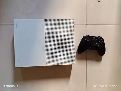 Trading Xbox One S with Controller for razer huntsman mini, a gaming mouse and 100dhs