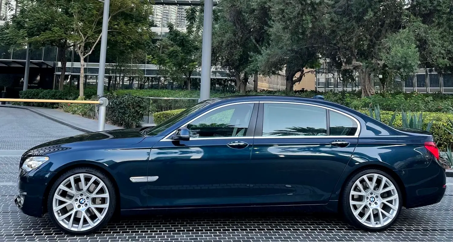 BMW 7-Series 2015 — photo 1 of 18