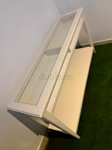 Console table with Glass Front — Good Condition
